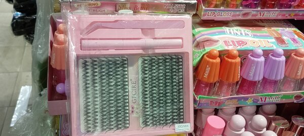 Faux cils en grappe volumineux