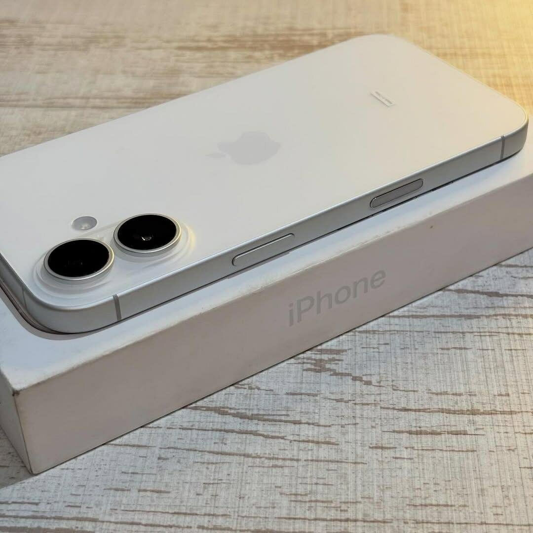 iPhone 16 Blanc Élégant