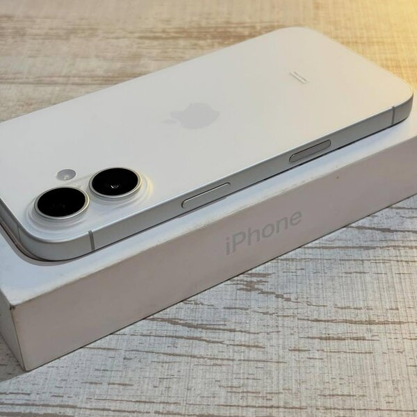 iPhone 16 Blanc Élégant