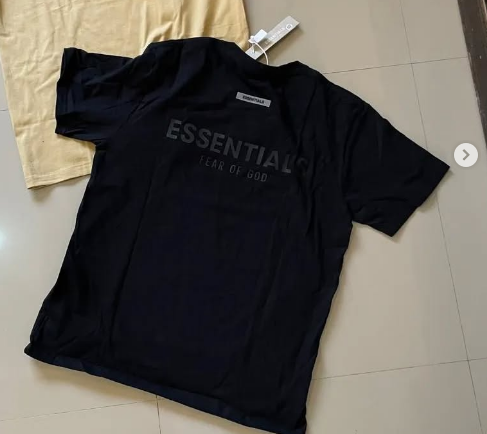Black t-shirts Essentials