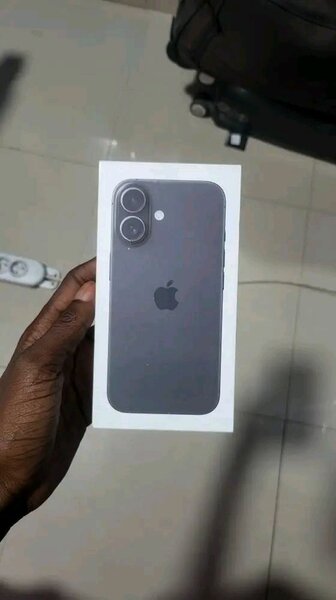 Apple iPhone Modèle 16 noir