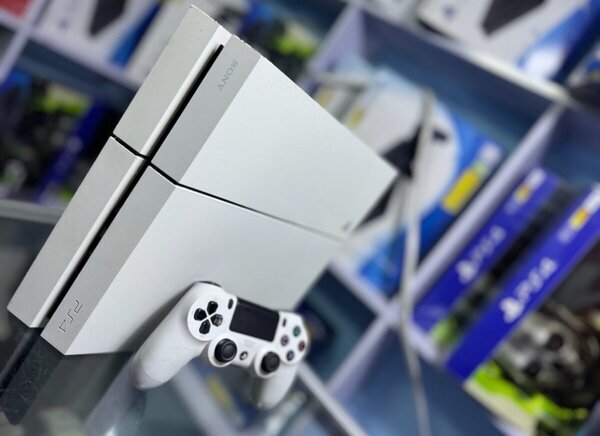 Console PS4 Blanche avec Manette