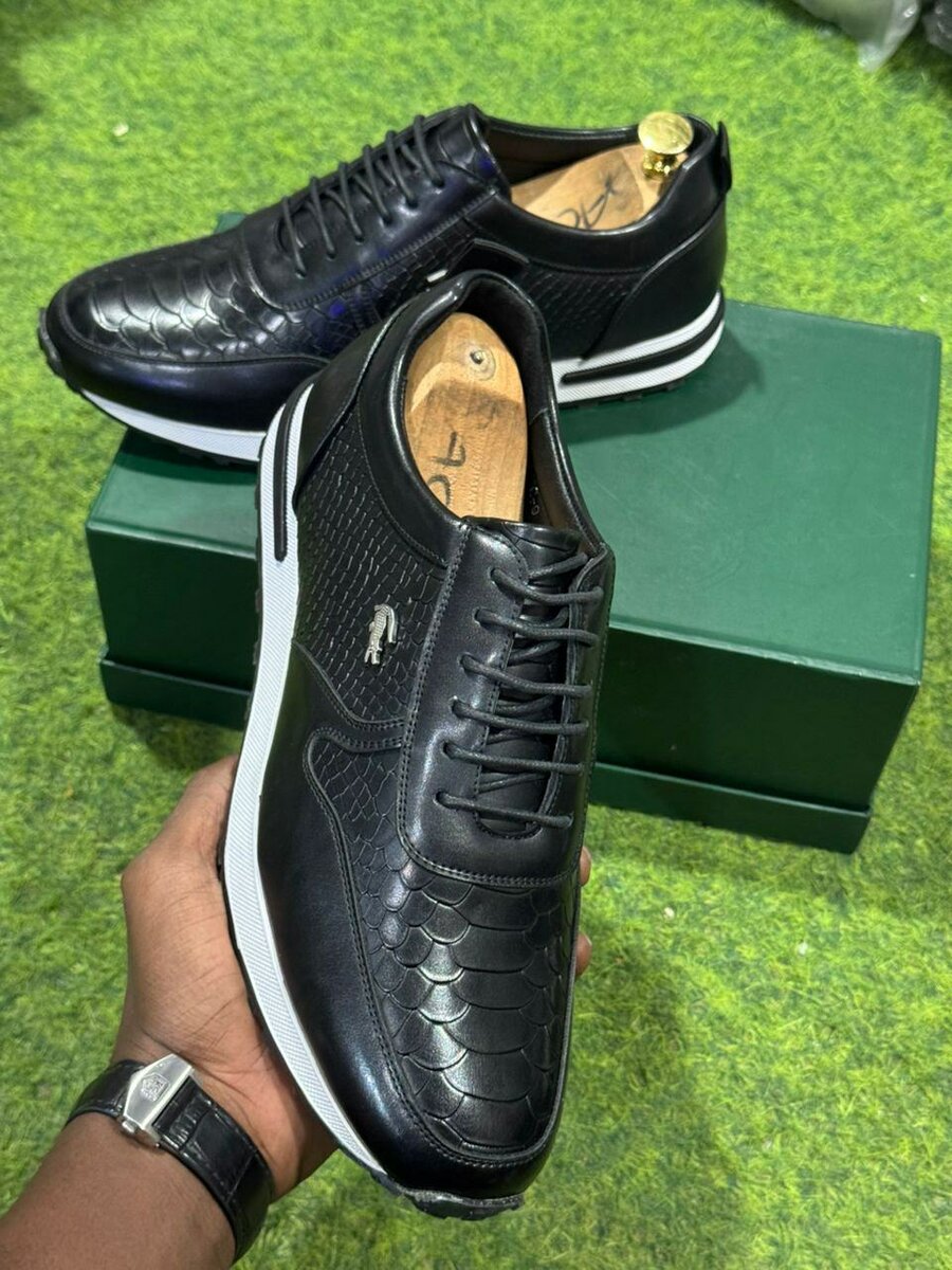 Chaussures en cuir élégantes homme