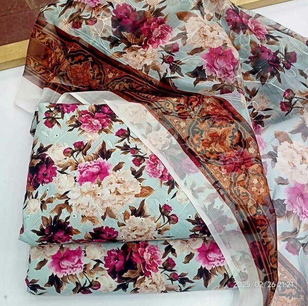 Chicken Lawn 3 Peace Suit