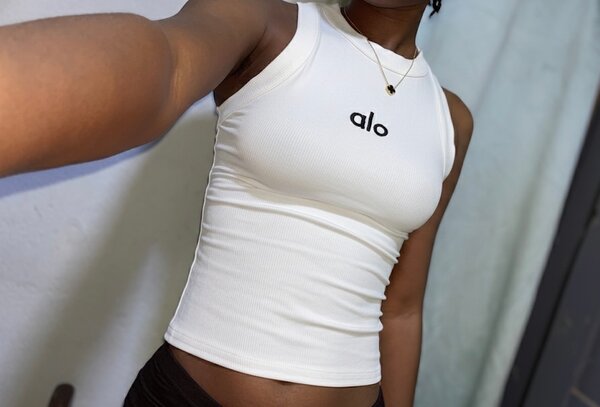 Top sportif élégant Alo