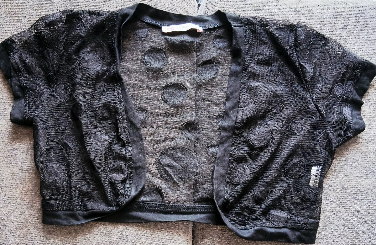 Boléro noir en dentelle