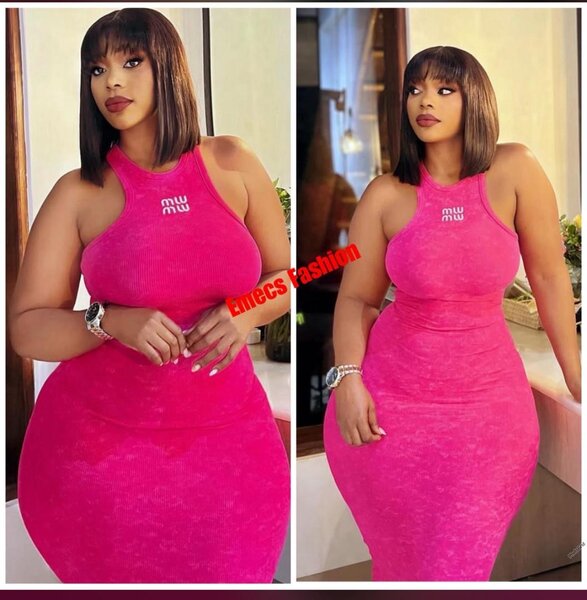 Robe moulante rose à la mode