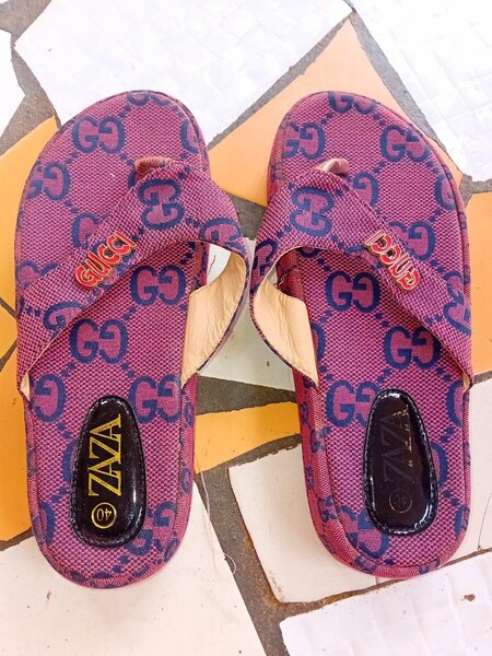 Tongs Gucci élégantes homme