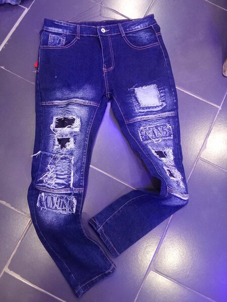 Jean bleu déchiré tendance