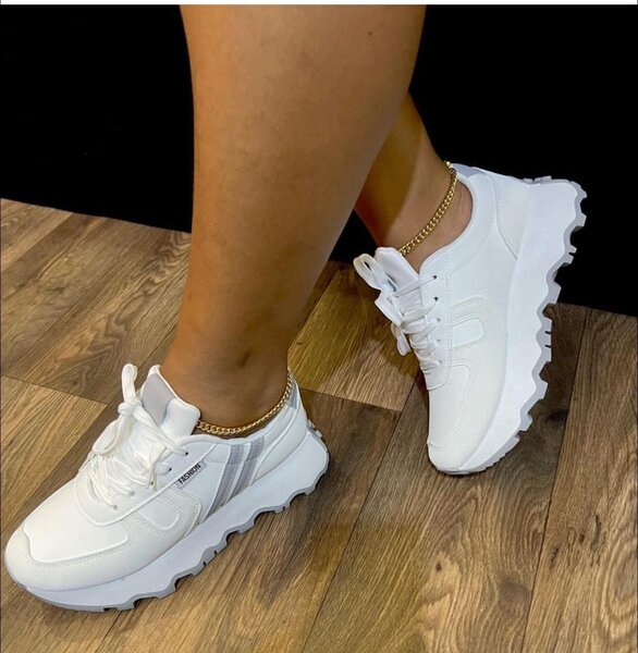 Women's sneakers white