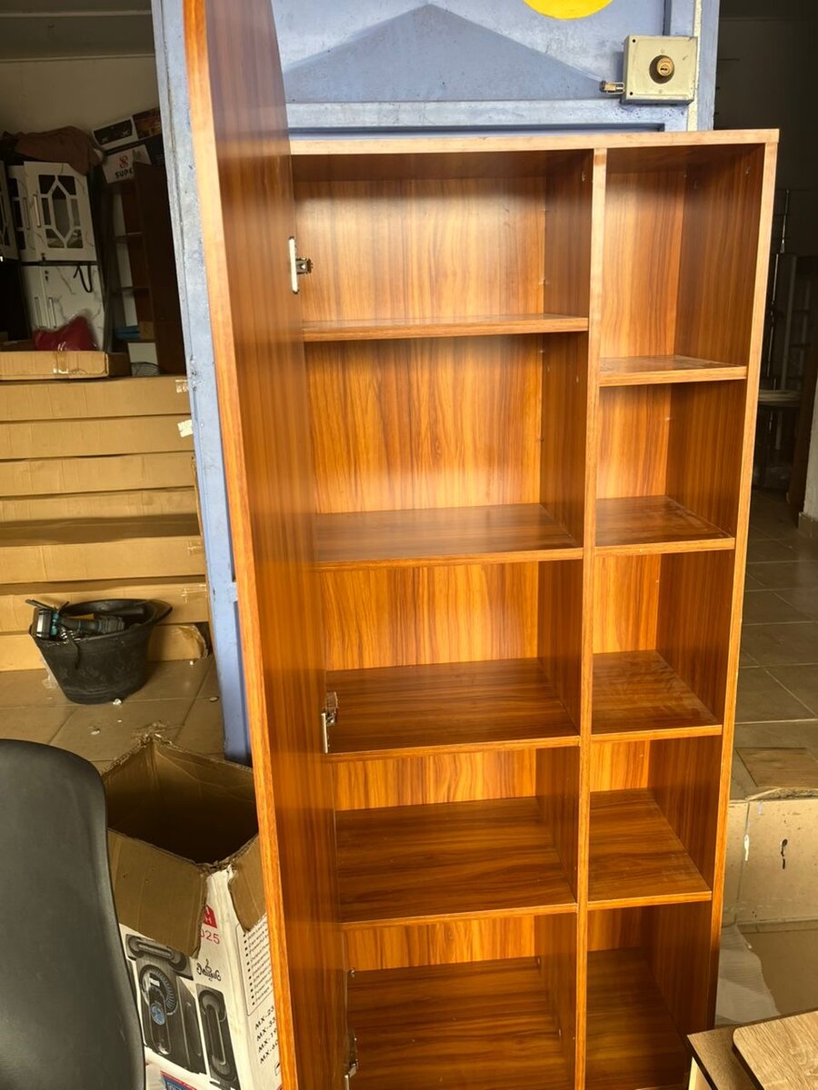 Étagère moderne en bois