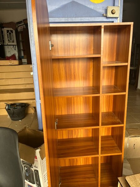 Étagère moderne en bois