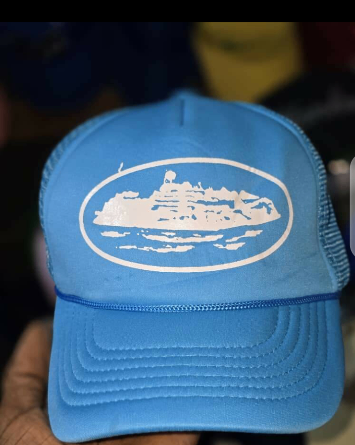 Casquette bleue graphique