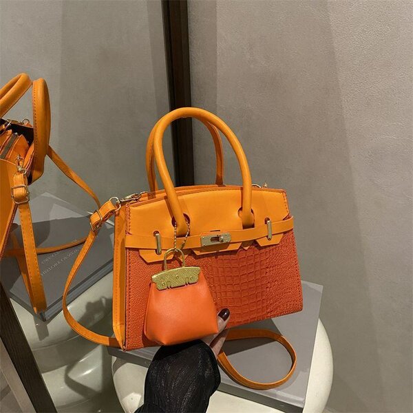 Sac à main en cuir orange élégant