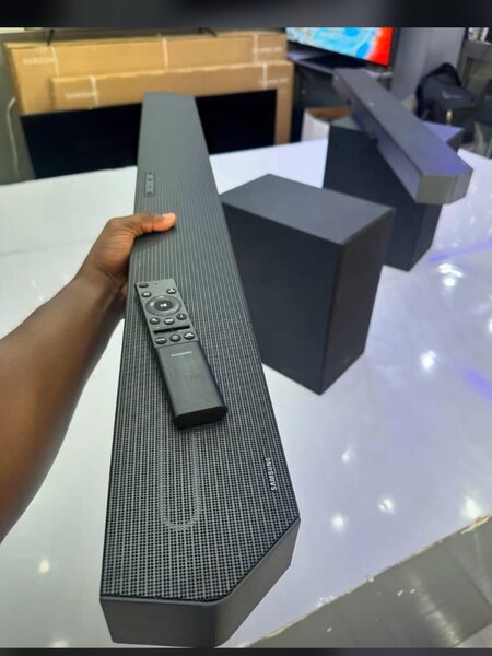 Samsung Q Led speaker