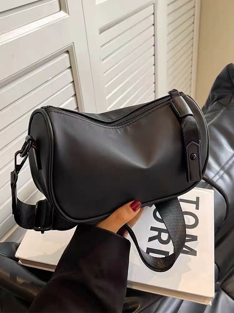 Sac bandoulière en cuir noir