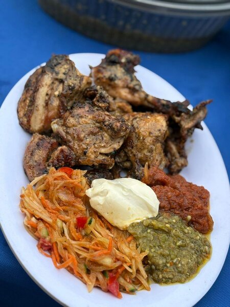 Assiette de Poulet Grillé et Poisson