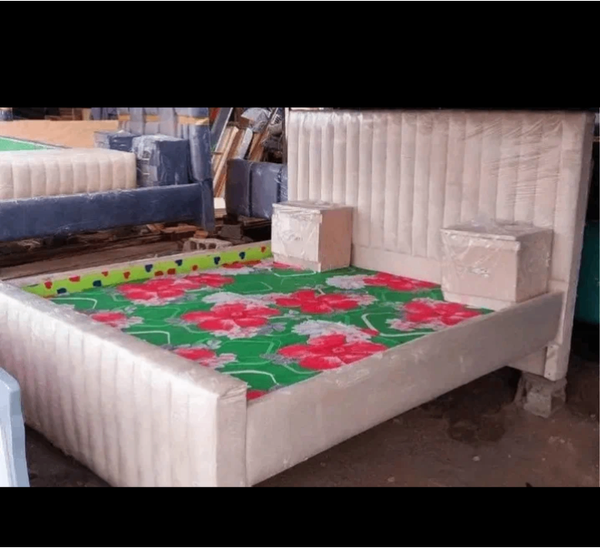 Lit double rembourré moderne