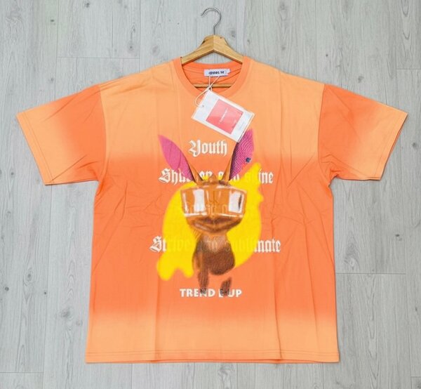 T-shirt graphique coloré