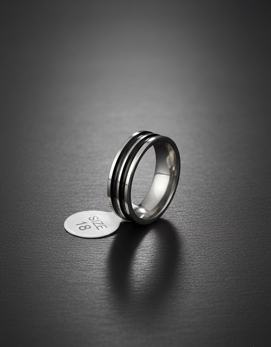 Bague en acier élégante