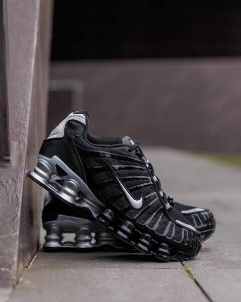 Nike Shox R4 Sneakers