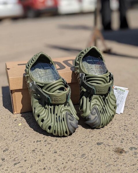 Chaussures Crocs en vente