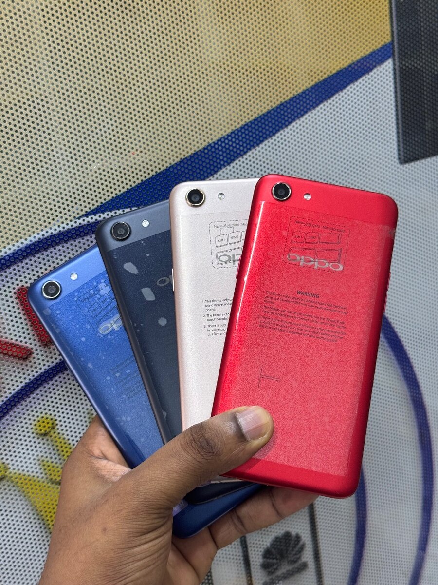 Smartphones OPPO A83