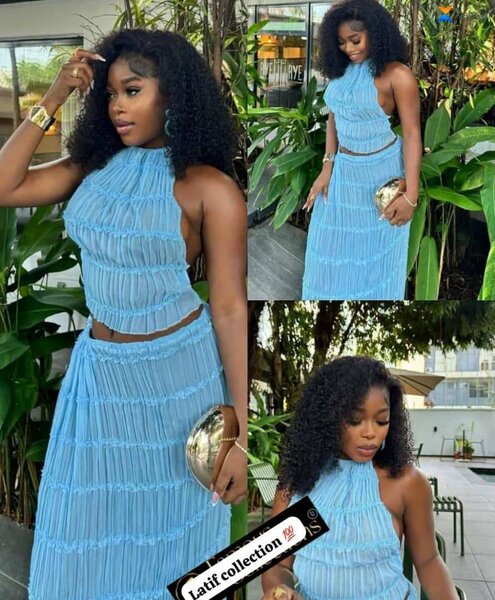 Ensemble jupe et haut bleu ciel plissé