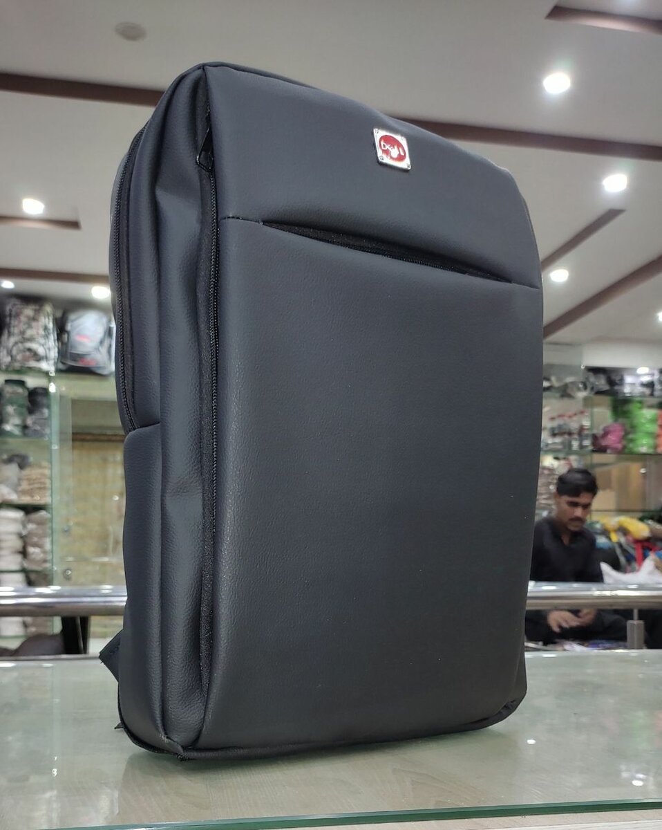 Simple and slim laptop bag