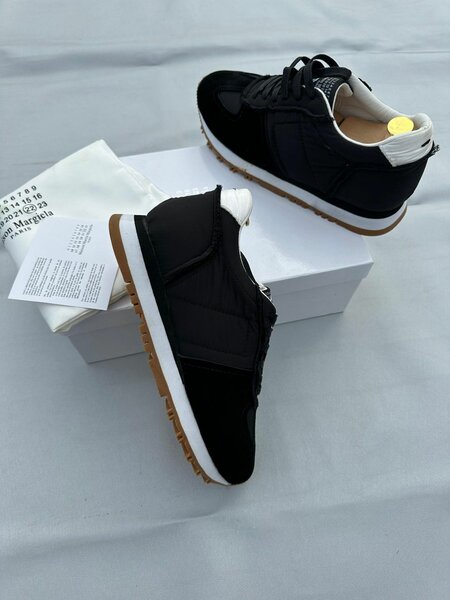 Sneakers noires tendance