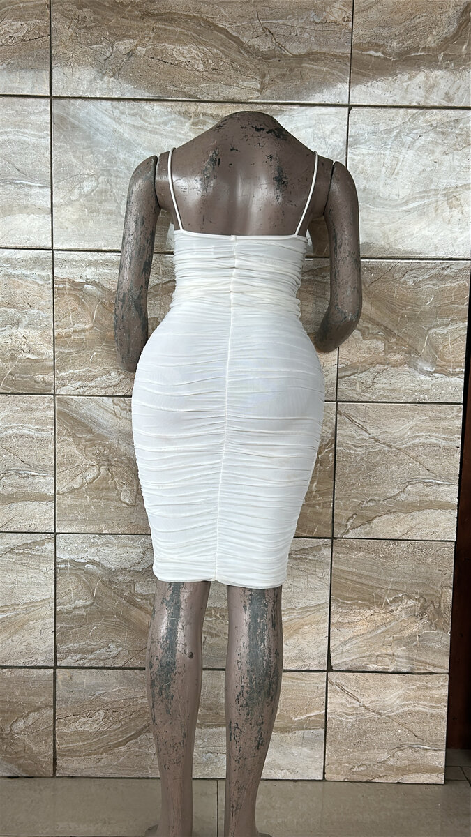 Robe moulante blanche élégante
