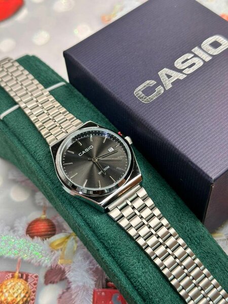 Montre Casio dorée élégante