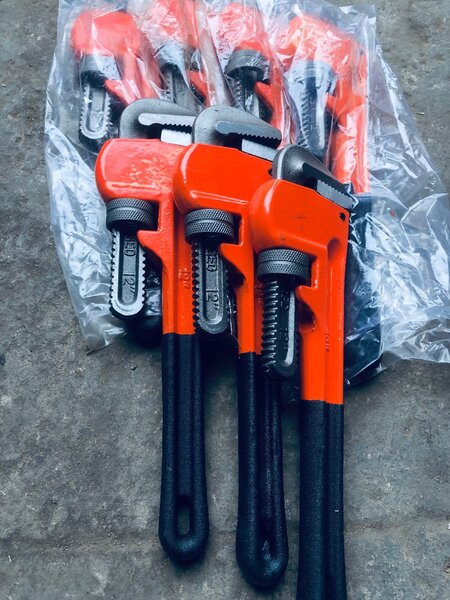 Pipe wrench