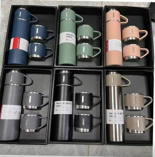 Vacuum bottle with cups