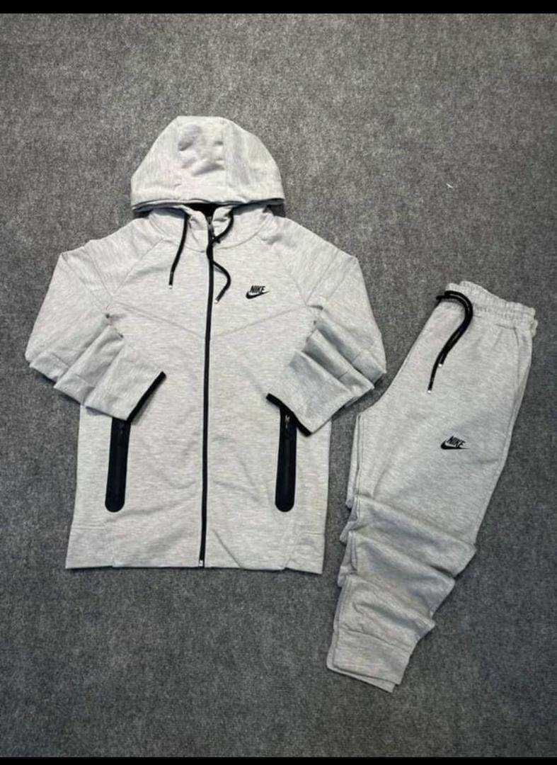 NIKE TECH SURVÊT