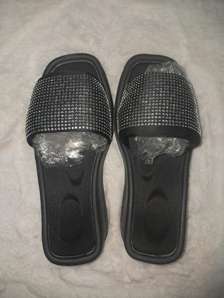 Sandales à talon compensé