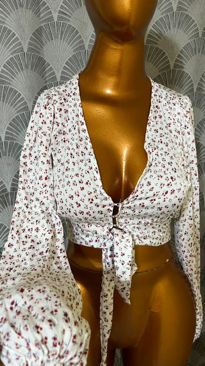Blouse florale nouée
