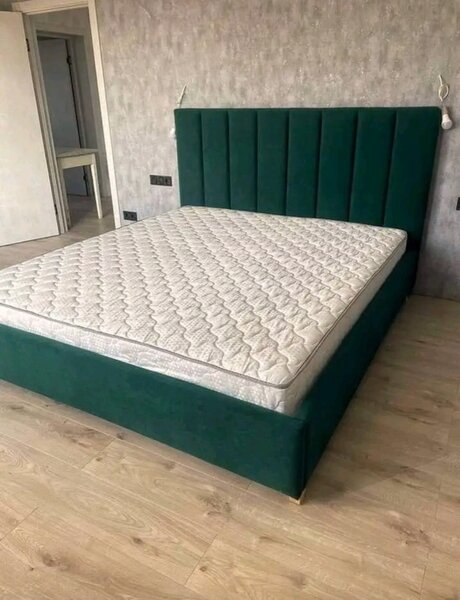 Queen size bed mattress