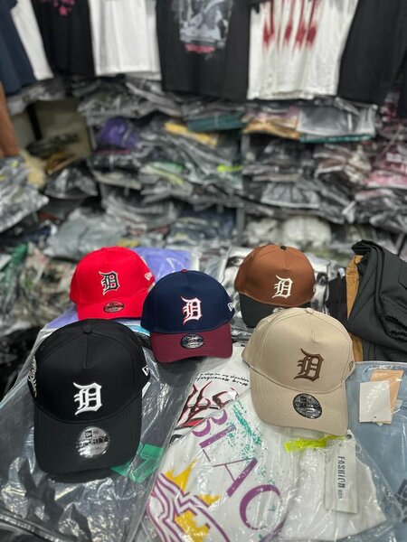 Casquettes à Logo Varié