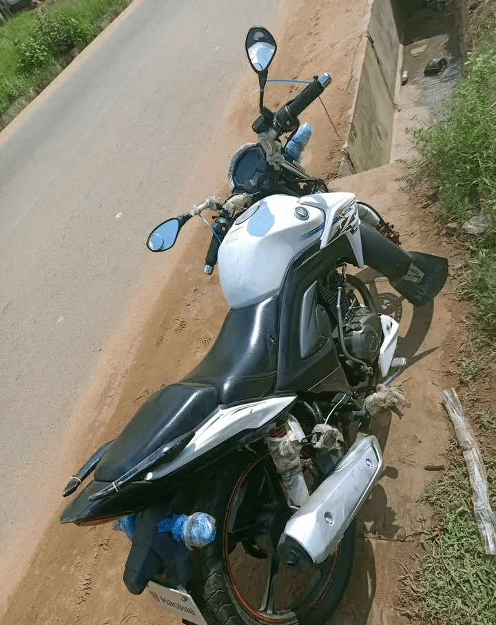 Moto de route sportive