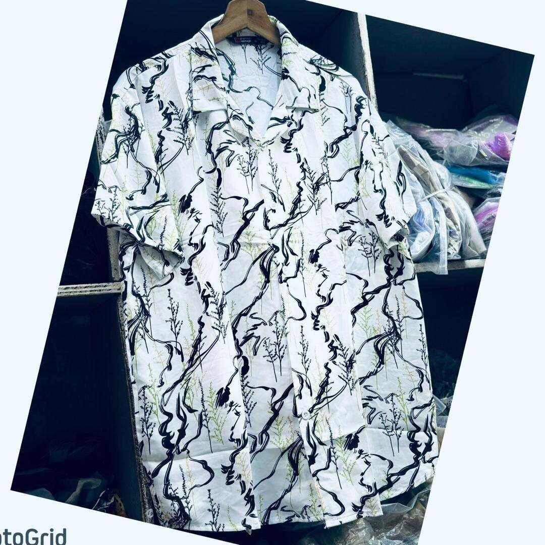 Chemise à motifs abstraits