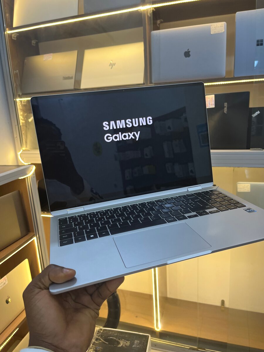 SAMSUNG GALAXY BOOK