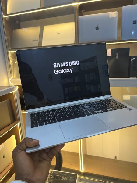 SAMSUNG GALAXY BOOK