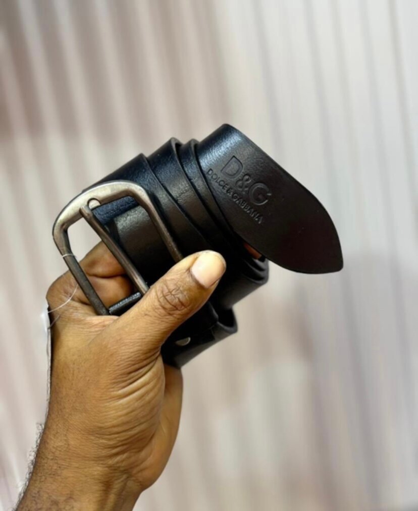 Ceinture en cuir noir élégante