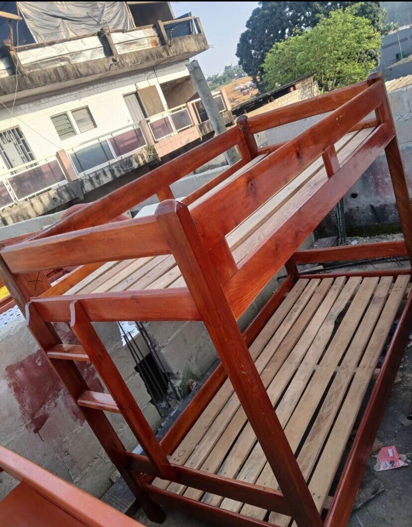 Lit superposé en bois robuste