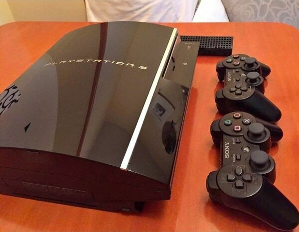 Console PlayStation 3 avec manettes Sony