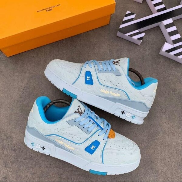 LOUIS VUITTON SNEAKER