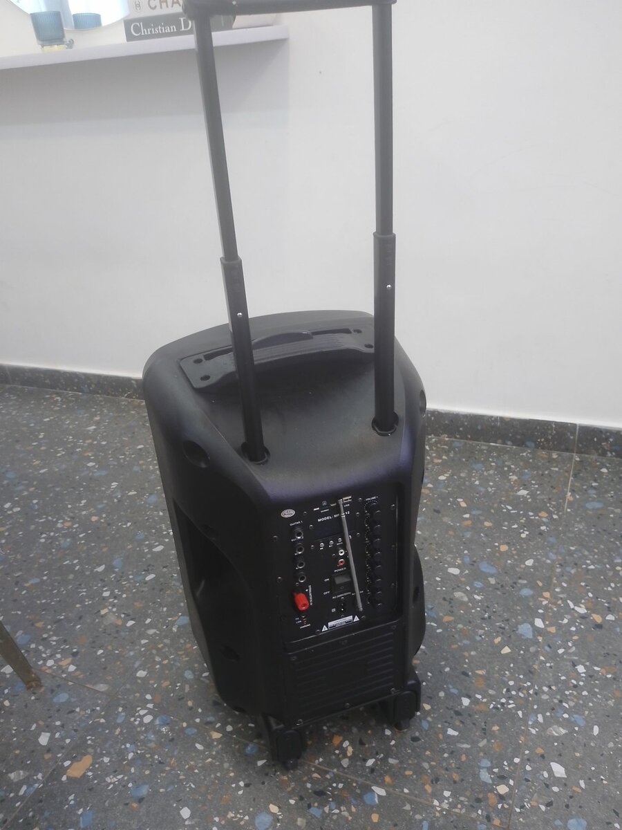 JBL sound speaker with microphone