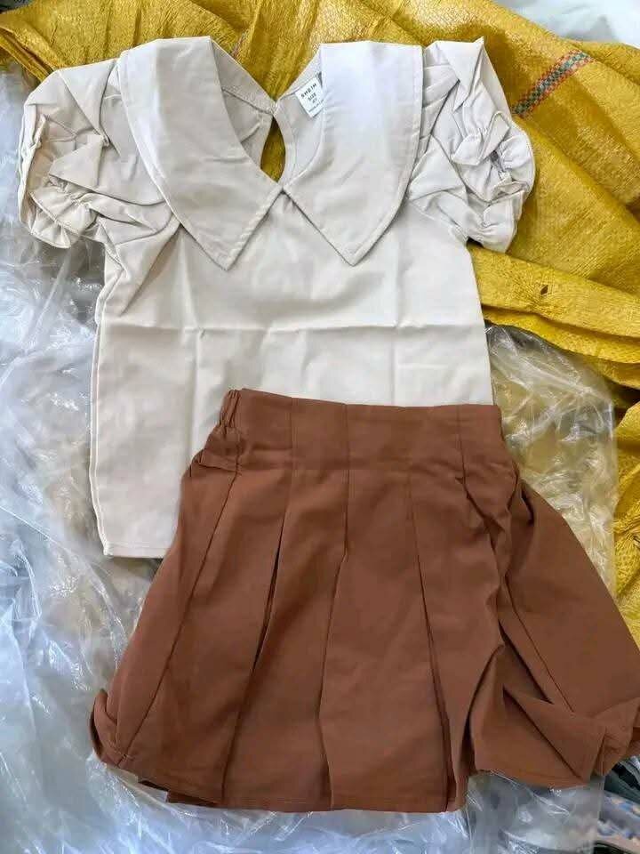 Robe salopette enfant fleurie