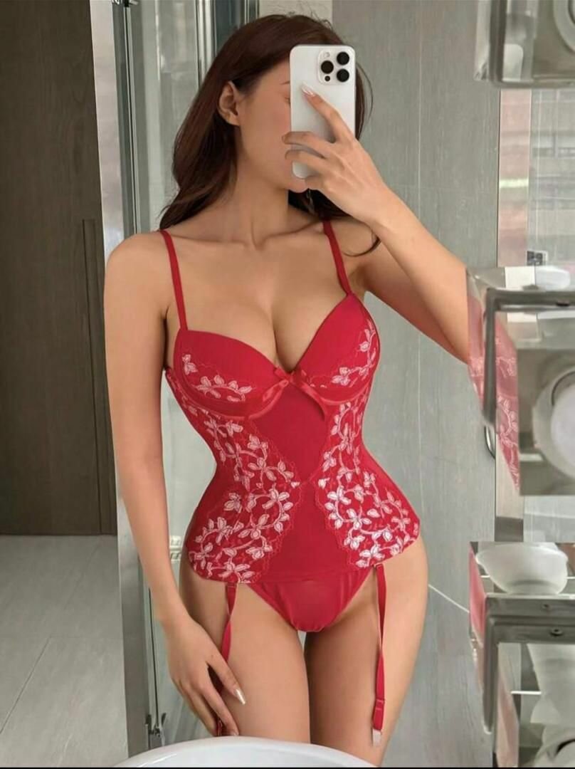 Corset lingerie rouge en dentelle